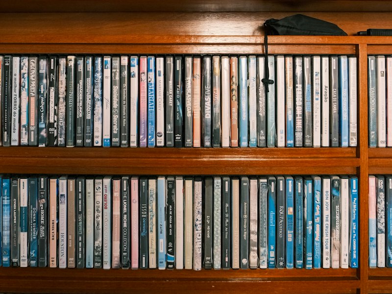 棚に並ぶCD・DVD